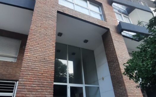 SE ALQUILA DOS DORMIS CON COCHERA ZONA PARQUE