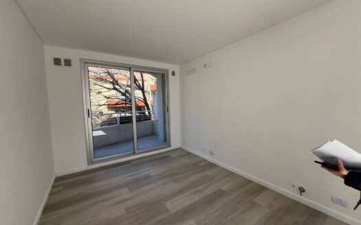 Departamento a estrenar con patio. Edificio Torre Mora