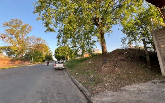 Av. Churruarin 2430. Lote con todos los servicios