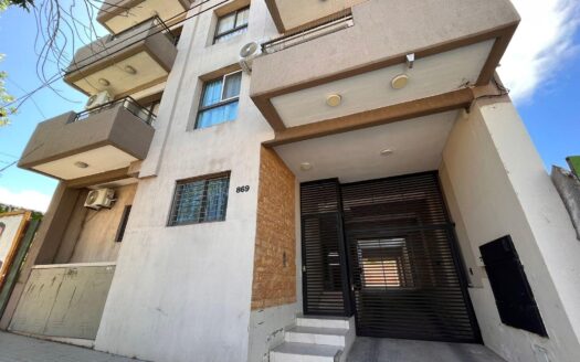 Oportunidad! Departamento Céntrico en Venta!