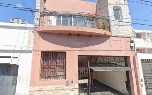 ALQUILER GRAN CASA CENTRICA CON PATIO