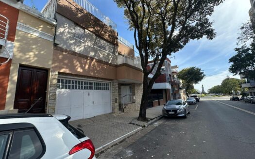 Casa interna en Venta en Zona Parque!. Alameda De La Federación 675.