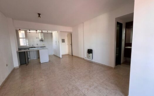 SE ALQUILA UN DORMITORIO LA RIOJA Y LA PAZ