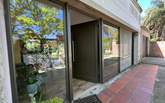 Gran Casa en Zona Golf. Enrique Bonfils 1600