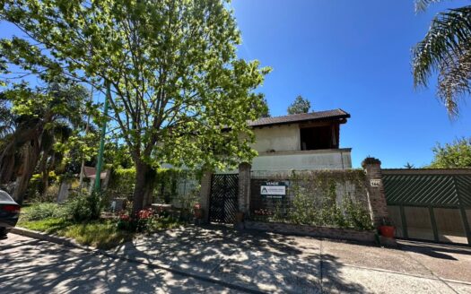 Gran Casa en Zona Golf. Enrique Bonfils 1600