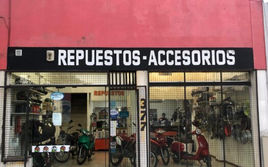 Se vende gran local comercial sobre Av. Almafuerte