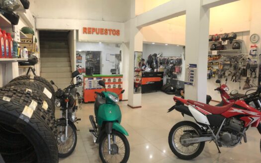 Se vende gran local comercial sobre Av. Almafuerte