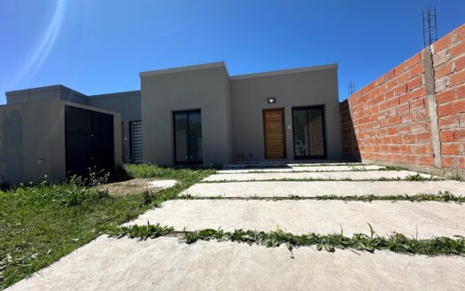 CASA EN ALQUILER – JARDINES DON BOSCO