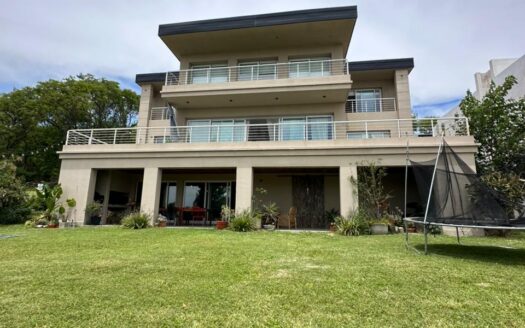 Casa en Venta destacada en Puerto Urquiza: Frente al rio Paraná. Av estrada 2011