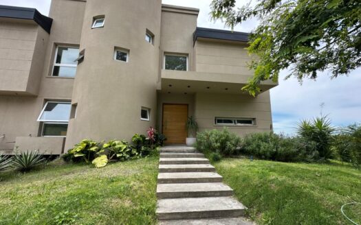 Casa en Venta destacada en Puerto Urquiza: Frente al rio Paraná. Av estrada 2011