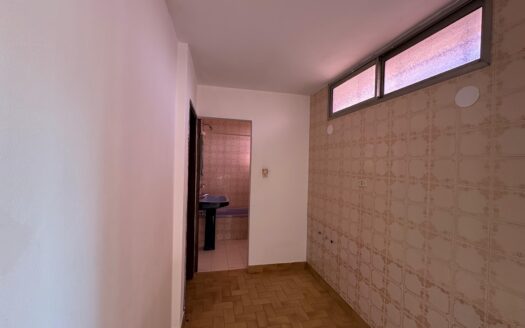 Casa dos pisos amplia en Venta Calle Don Quijote al 800