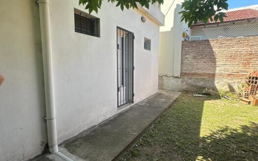 Rio negro 1061. Casa Interna con gran Jardin en Alquiler!