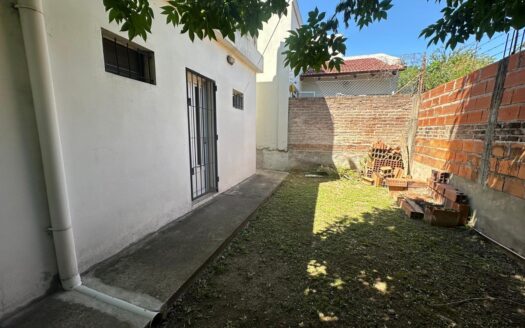 Rio negro 1061. Casa Interna con gran Jardin en Alquiler!