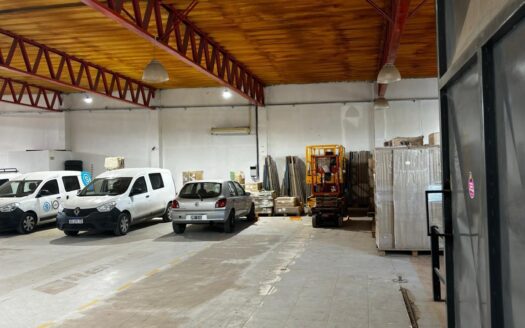 Importante Galpon en Ruta 11