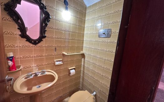 Casa dos pisos amplia en Venta Calle Don Quijote al 800