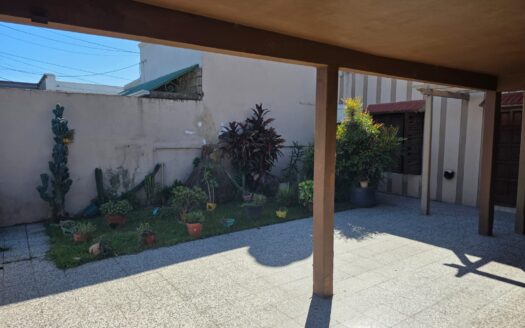 CASA EN VENTA ALVEAR 4336