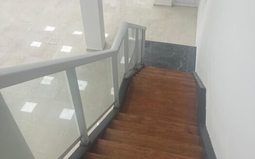 Buenos aires 19. Amplio Local en Alquiler.