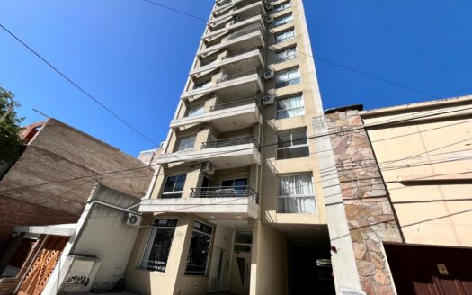 SE ALQUILA DEPARTAMENTO DOS DORMITORIOS DOS BAÑOS Y COCHERA