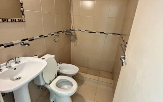 SE ALQUILA DEPARTAMENTO DOS DORMITORIOS DOS BAÑOS Y COCHERA