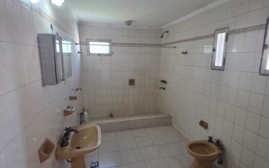 CASA EN VENTA ALVEAR 4336