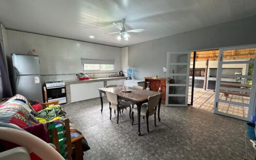 Casa con pileta y quincho en Sauce Viejo